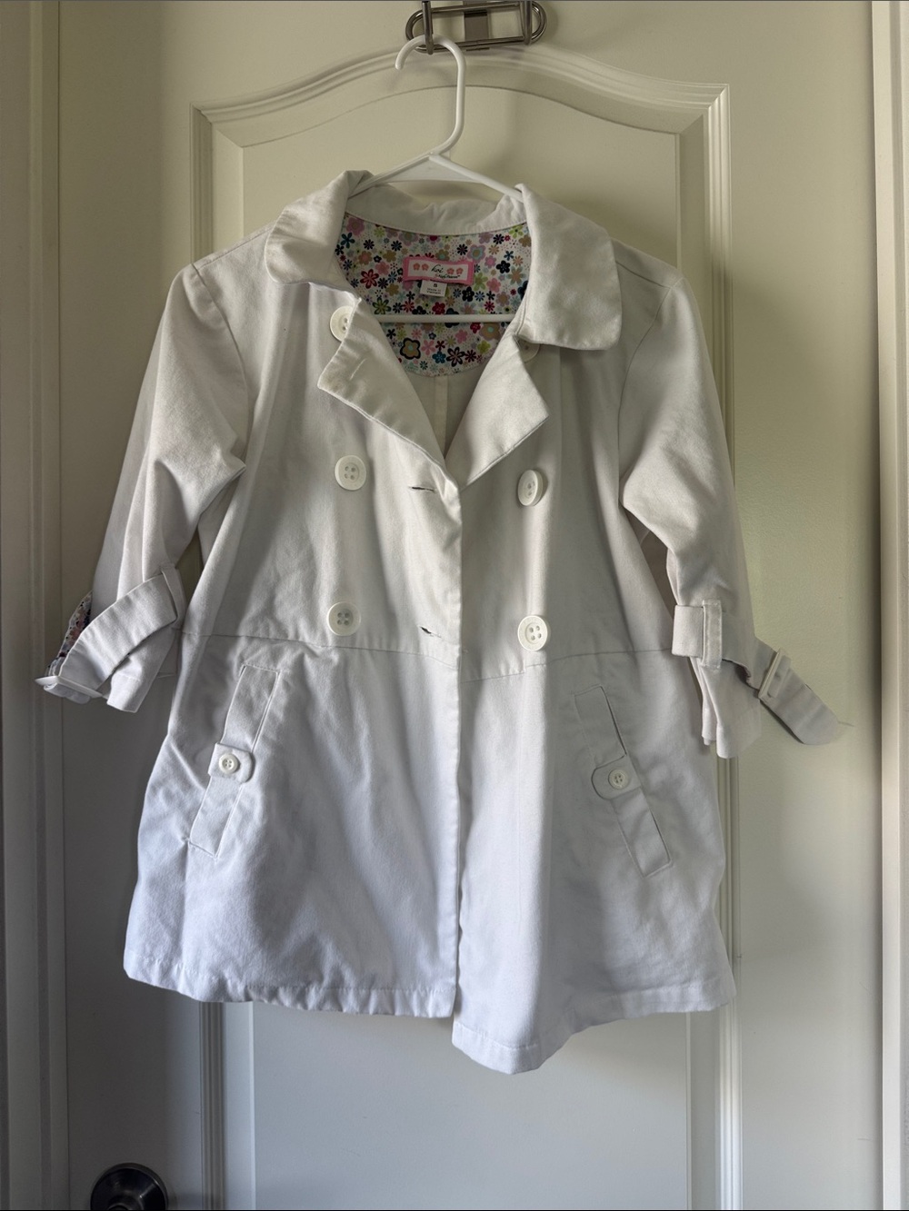 Women's White Double-Breasted Trench Coat with Floral Lining / C7